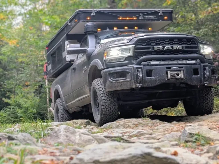 Four Season RV with Solar Power